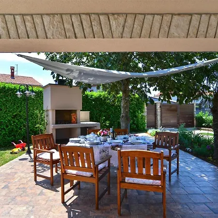 Apartament Fuer 8 Personen Ca 132 Qm In Valbandon, Istrien Istrische Riviera